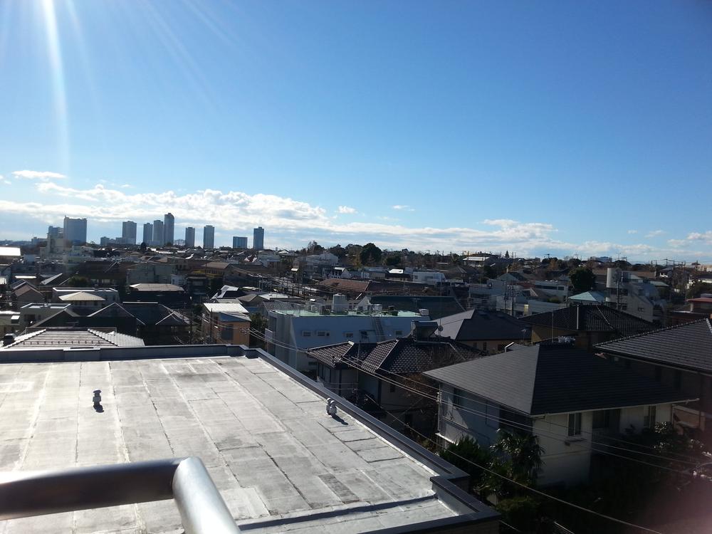 View photos from the dwelling unit. View from the site (December 2013) Shooting View of the southwest side