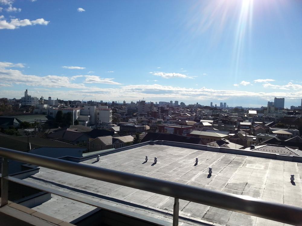 View photos from the dwelling unit. View from the site (December 2013) Shooting View of the south side