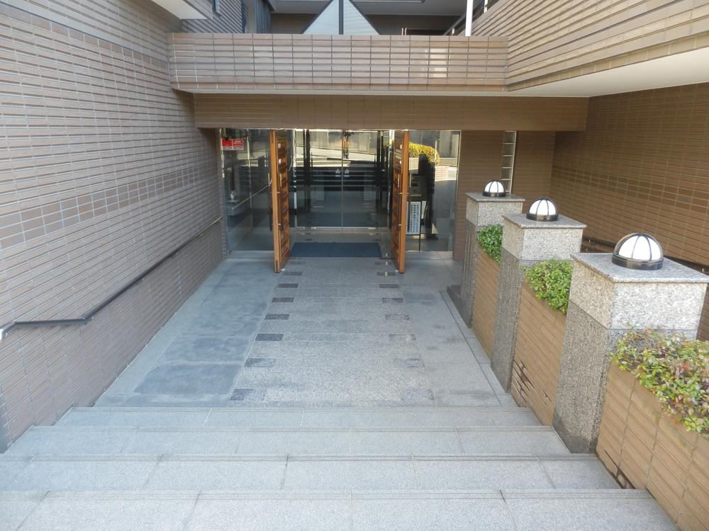 Entrance. Common areas