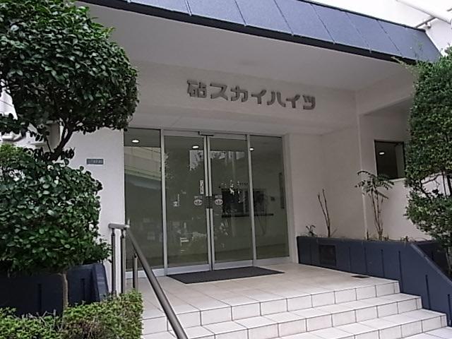 Entrance. Common areas