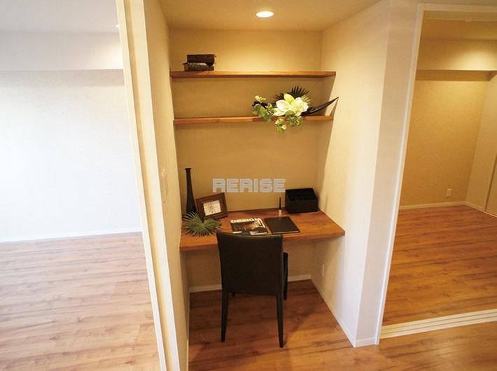 Other introspection. Living of desk space