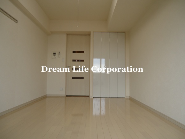 Living and room.  ※ In fact the we use the photos in the same building may be different. 