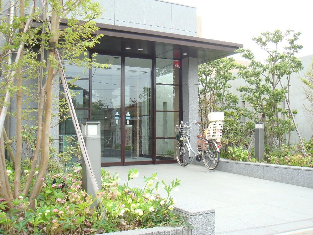 Entrance. Common areas