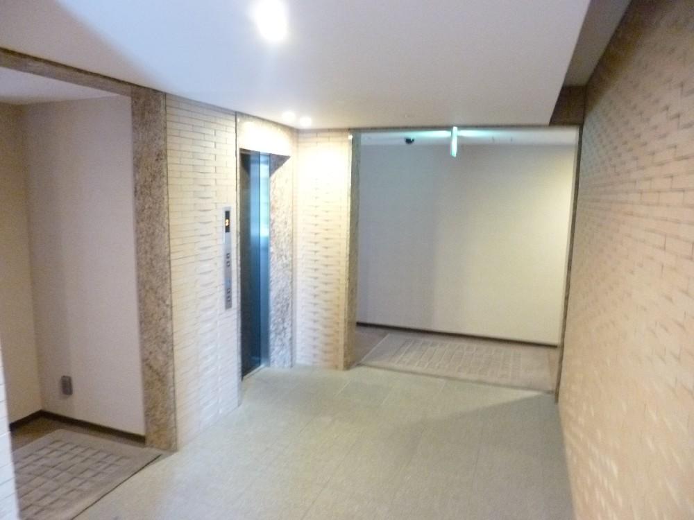 Other common areas. The inner corridor is also quiet and has a relaxed.