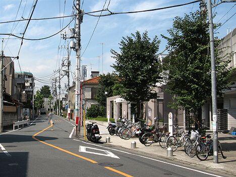 Streets around. Tama River 890m Station to the west exit of the residential area