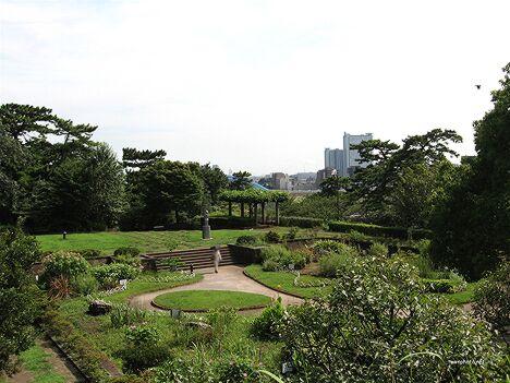 park. 980m to the Tama River stand park