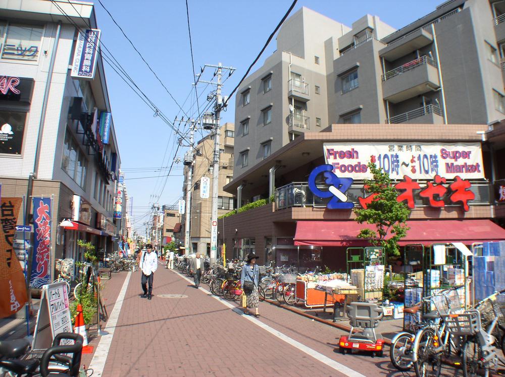 Supermarket. 660m until Yukigayaotsuka Ozeki