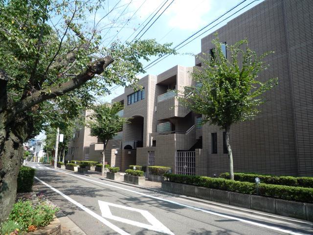 Local appearance photo. Local (12 May 2013) Shooting