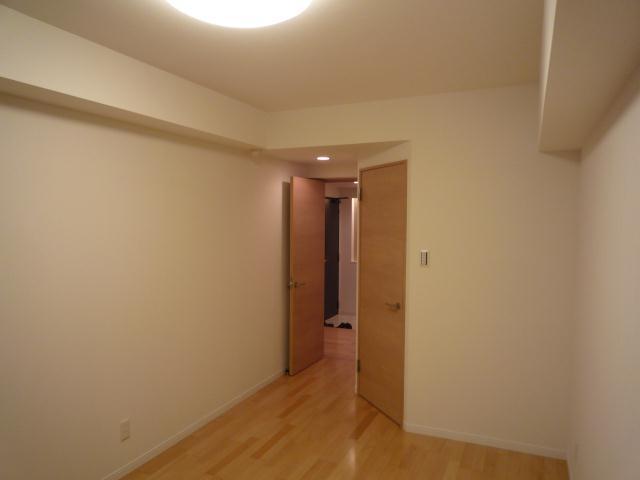 Non-living room. Indoor (12 May 2013) Shooting