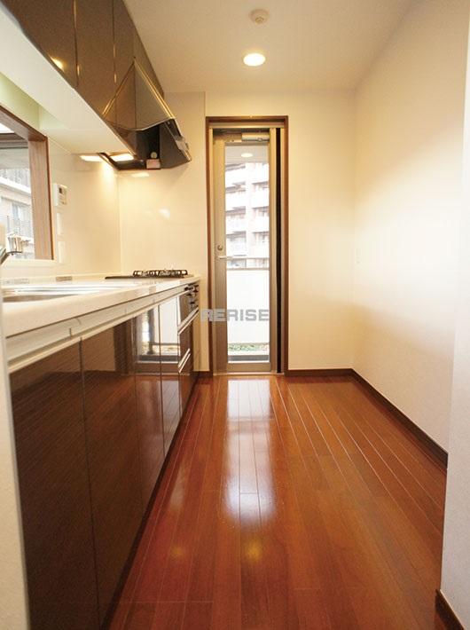 Kitchen. Kitchen space is 3.5 Pledge