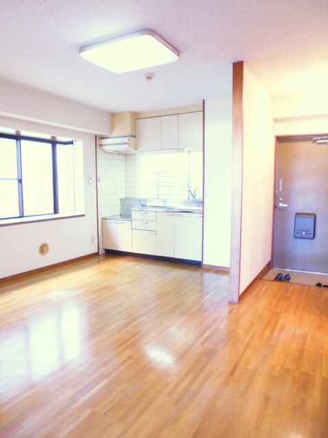 Living and room. 8 pledge a spacious living