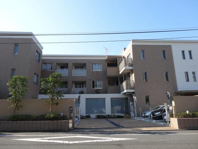 Local appearance photo.  ■ The third floor, which stands in the first kind low-rise exclusive residential area Low-rise apartment building  ⇒ There is no tall buildings around