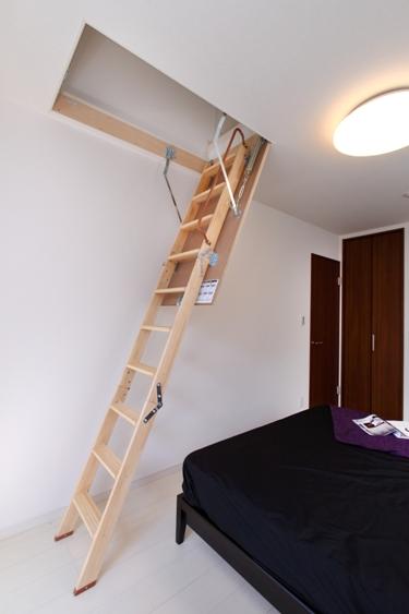 Other Equipment. Convenient plus α storage space as a storage space of seasonal goods such as skiing, Installed Grenier to all building. (3 Building H24.10_Tsukisatsuei)