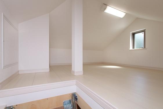 Other introspection. Convenient plus α storage space as a storage space of seasonal goods such as skiing, Installed Grenier to all building. (Grenier same specifications)