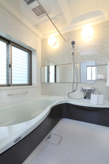 Bathroom. The bathroom suppressing generation of mold, Also we have established a convenient bathroom ventilation heating dryer to dry laundry on a rainy day. (Bathroom same specifications)