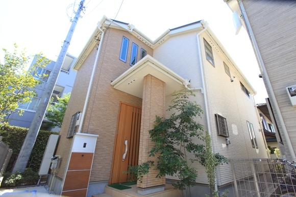 Local appearance photo. 4 Building Exterior (2,013.8 May shooting)