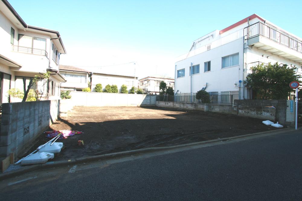 Local photos, including front road. Local (another angle)