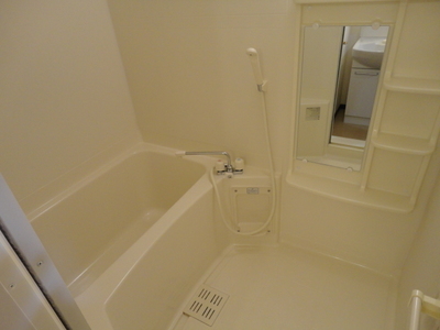 Bath. ☆ Mirror & shelf in bath