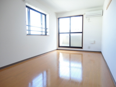 Living and room. ☆ Breadth of 7.8 quires of room. Also day ◎. .