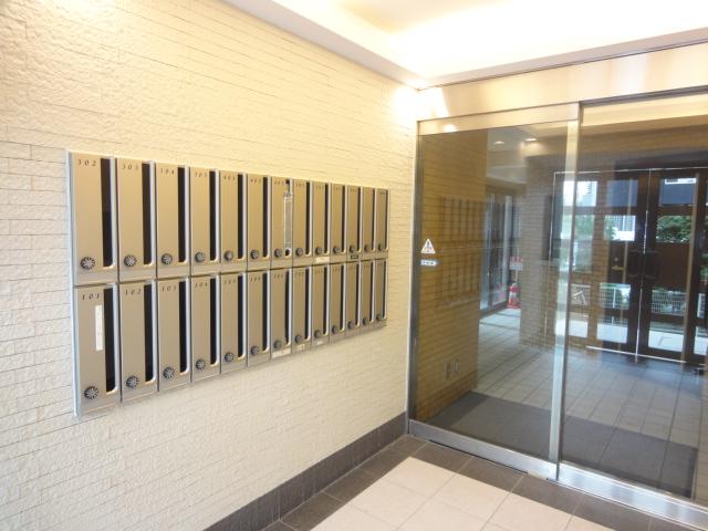 lobby. Local (11 May 2013) Shooting