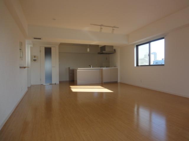 Living. Local (11 May 2013) Shooting