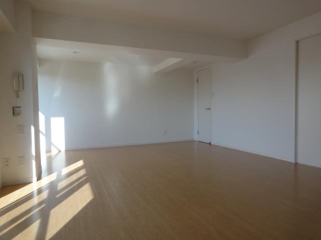 Non-living room. Local (11 May 2013) Shooting