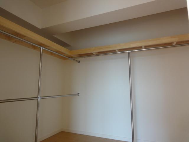 Receipt.  [Walk-in closet] Local (11 May 2013) Shooting