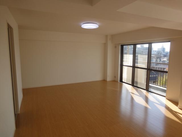 Non-living room. Local (11 May 2013) Shooting