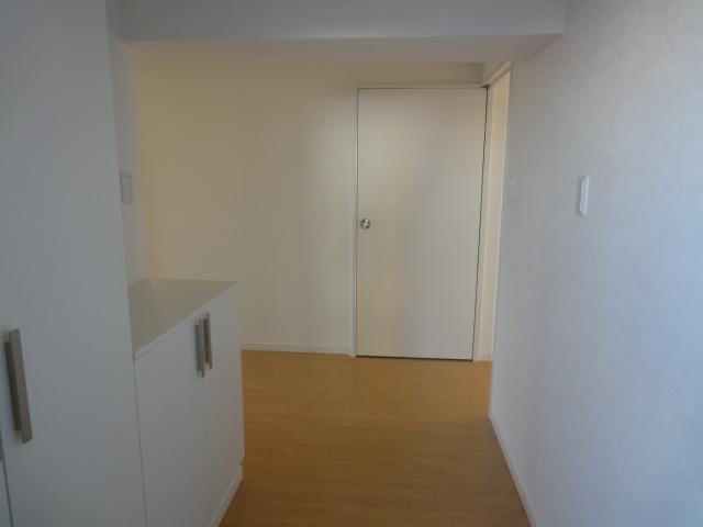 Entrance. Local (11 May 2013) Shooting