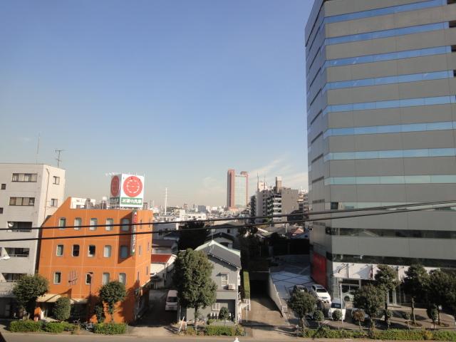 View photos from the dwelling unit. Local (11 May 2013) Shooting