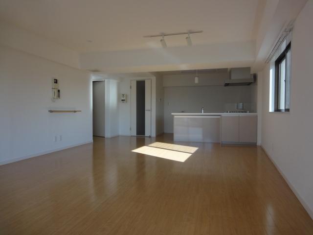 Living. Local (11 May 2013) Shooting