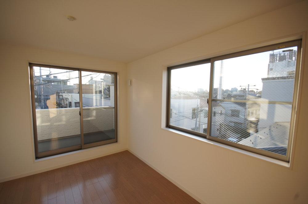 Same specifications photos (Other introspection). It is abundantly incorporating Bright room chroma light. (Example of construction)