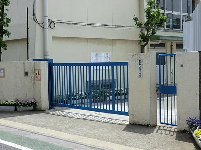 Junior high school. Kamikitazawa until elementary school 550m