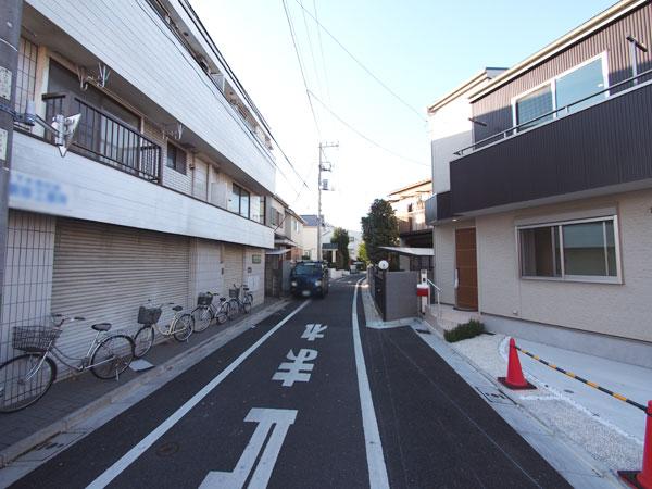 Local photos, including front road. Frontal road