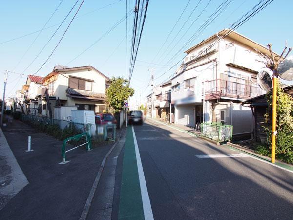 Local photos, including front road. Frontal road