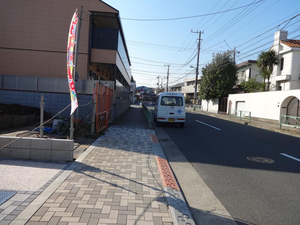 Local photos, including front road. Local (11 May 2013) Shooting