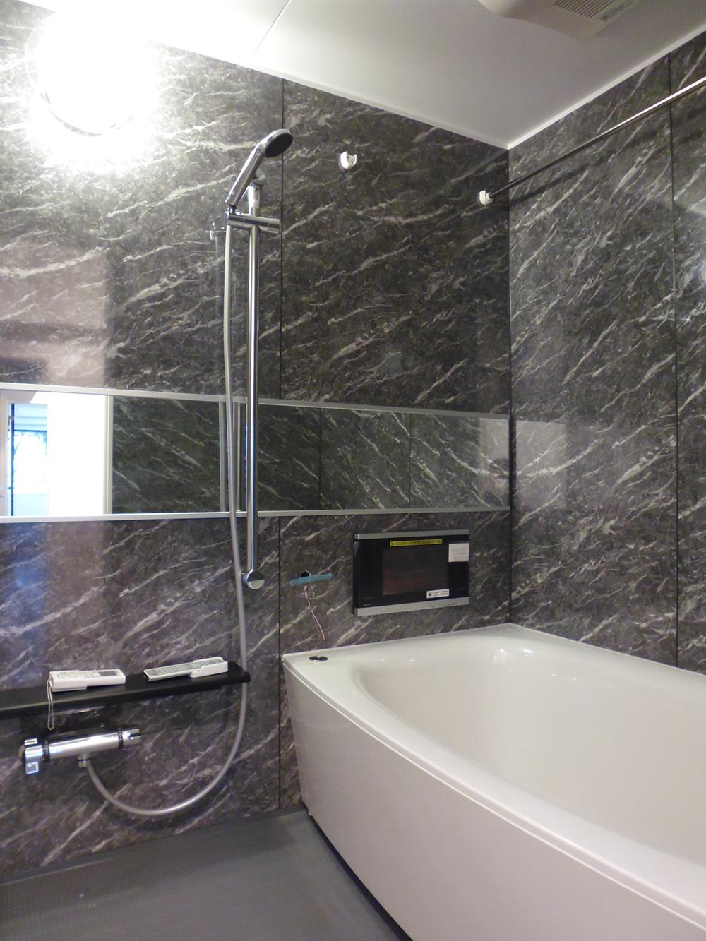 Bathroom. Bathroom ventilation dryer ・ With bathroom TV