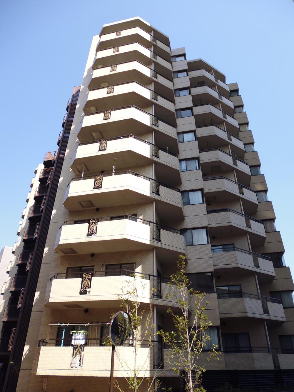 Local appearance photo. New quake-resistance standards ・ Outer wall tiling