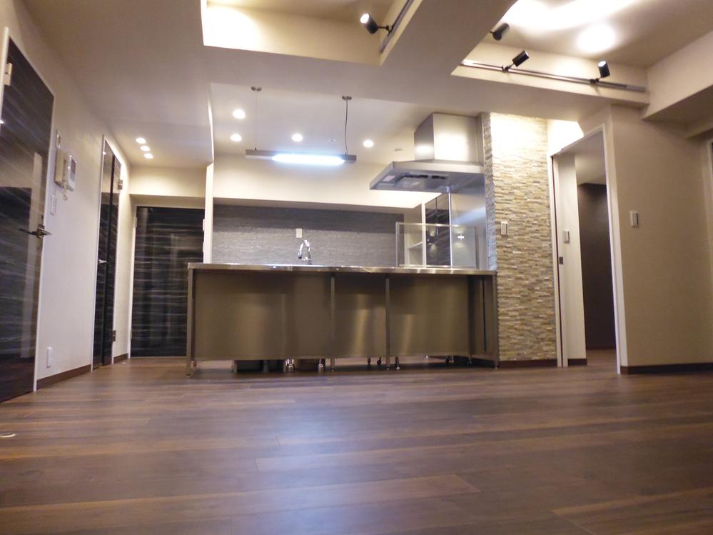 Living. Counter Kitchen