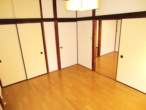 Living and room. All rooms are flooring