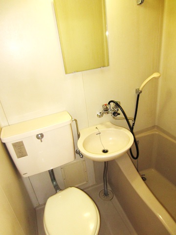 Bath. 3-point unit bus