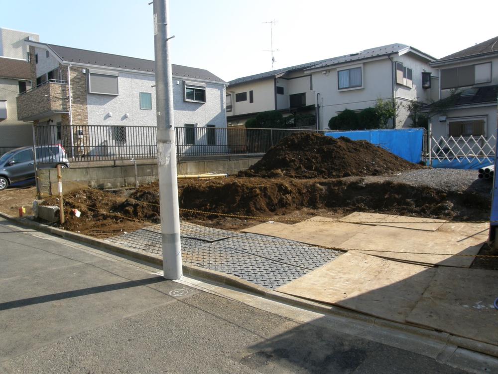 Local photos, including front road. Local (11 May 2013) Shooting