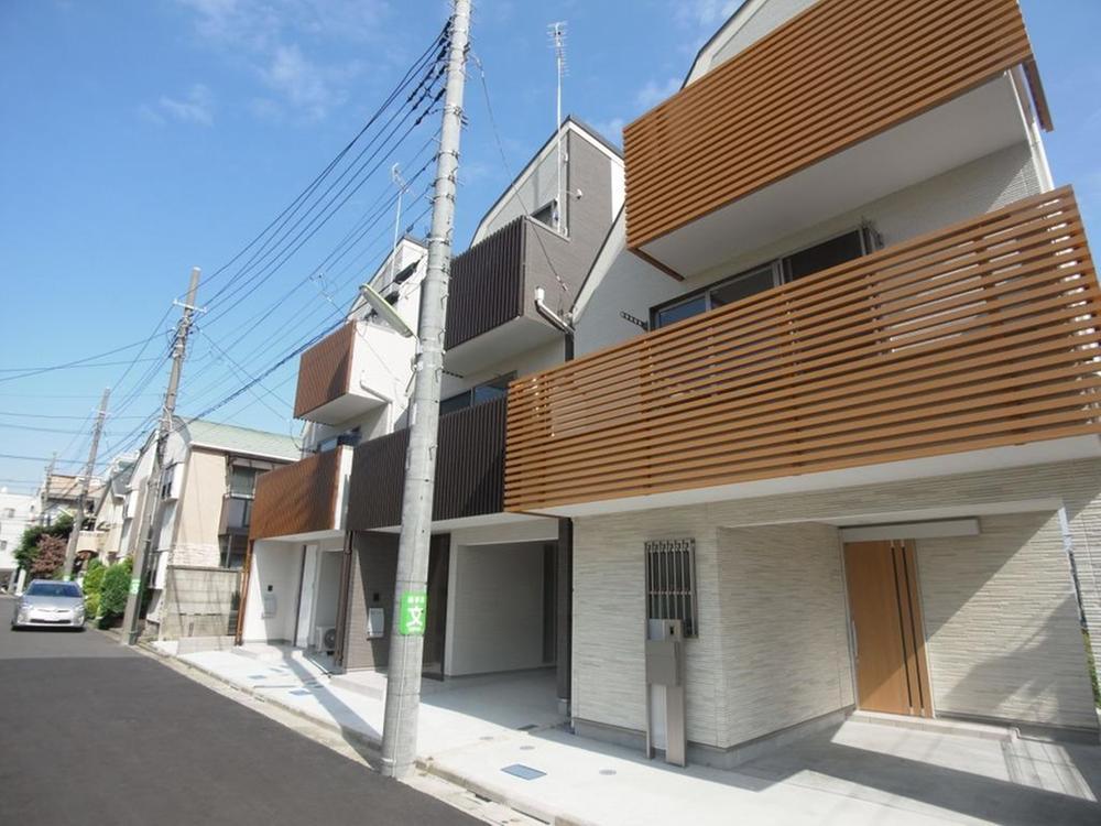 Local appearance photo. Local (10 May 2013) Shooting