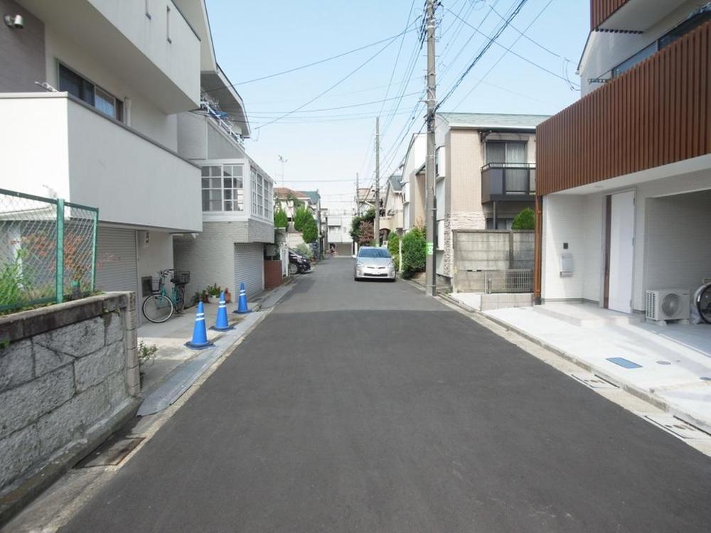 Local photos, including front road. Local (10 May 2013) Shooting