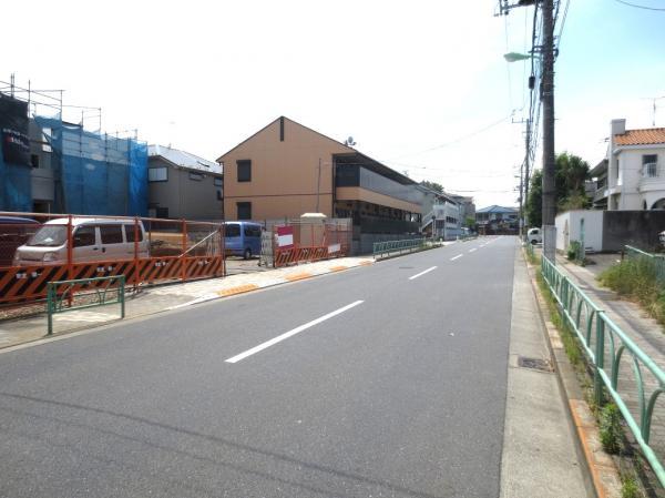 Local photos, including front road. (Local front road)