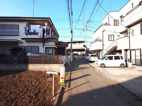 Local photos, including front road. Frontal road
