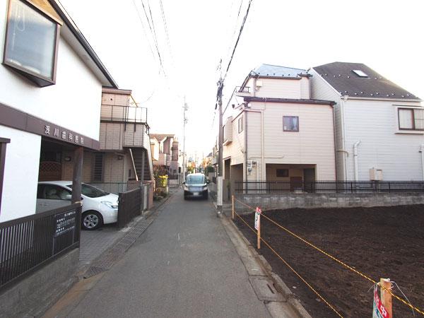 Local photos, including front road. Frontal road