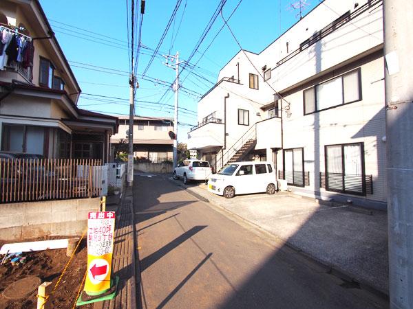 Local photos, including front road. Frontal road