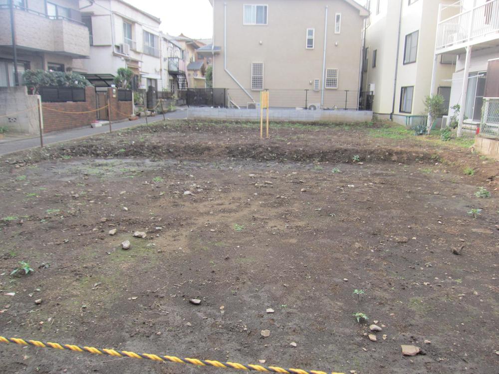 Local photos, including front road. Local (12 May 2014) Shooting