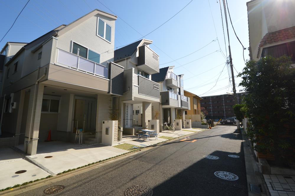 Local photos, including front road. Local (2013) Shooting